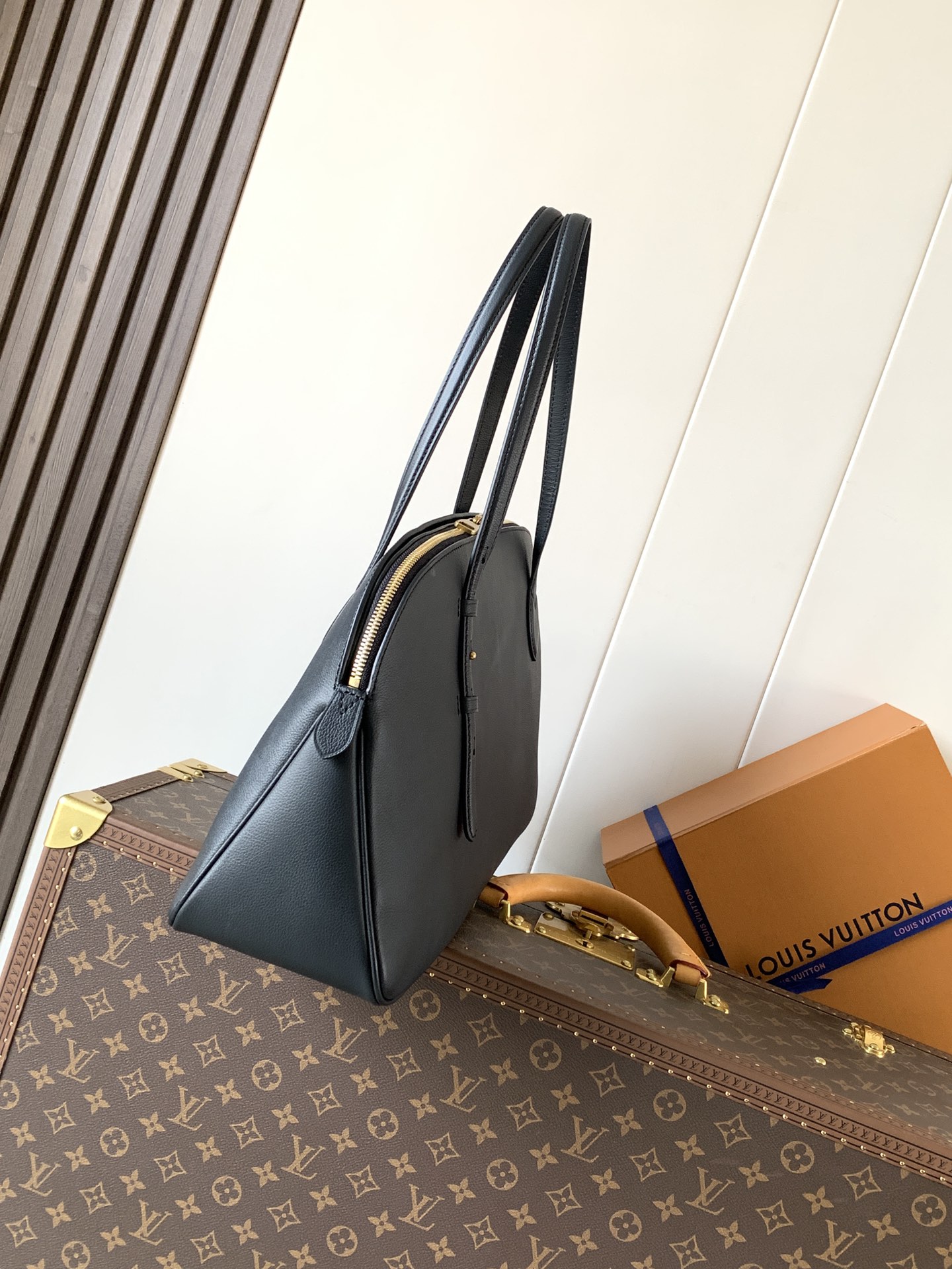 Louis Vuitton Basic Bag Cow Leather Black M-l