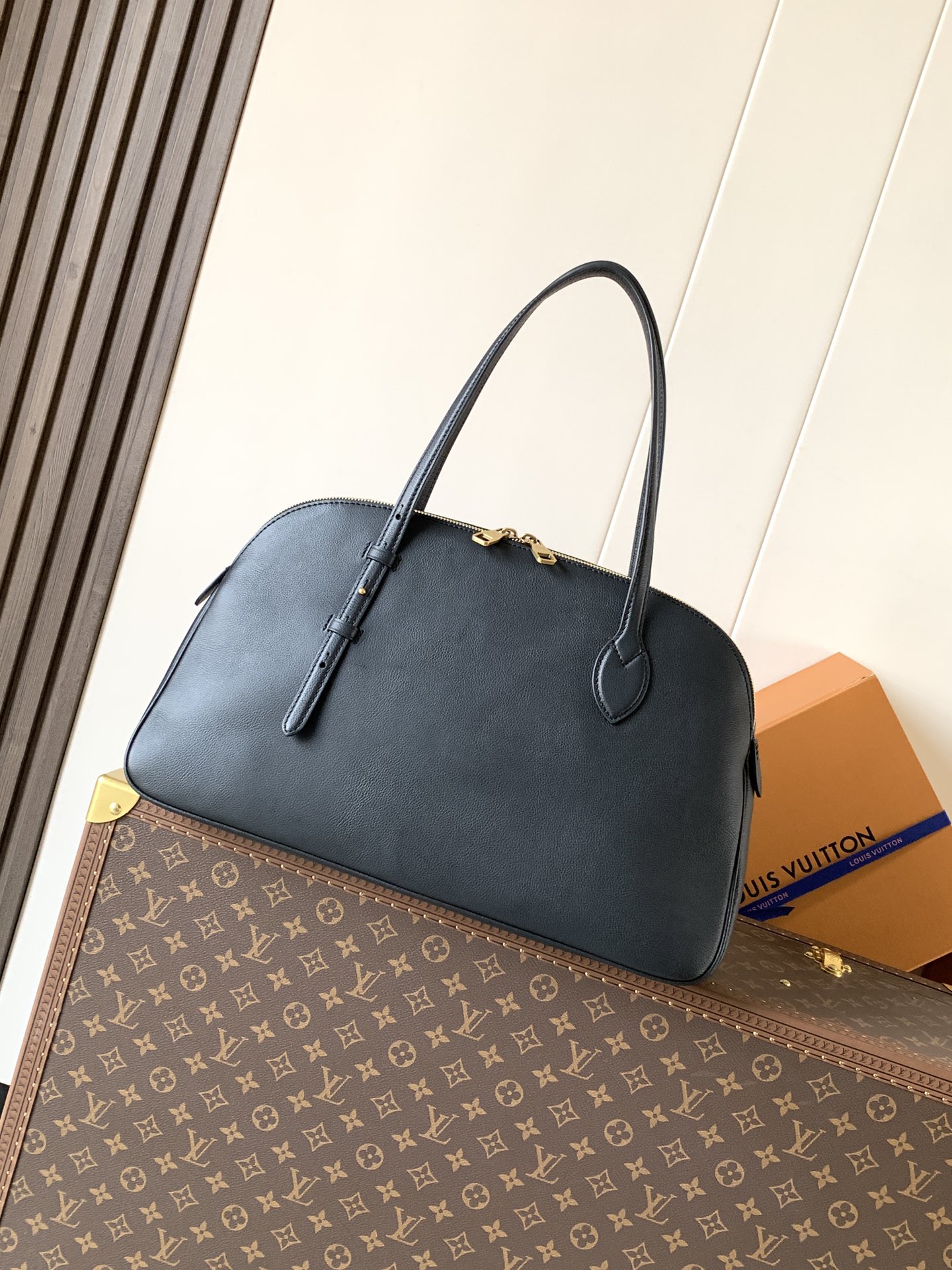Louis Vuitton Basic Bag Cow Leather Black M-l
