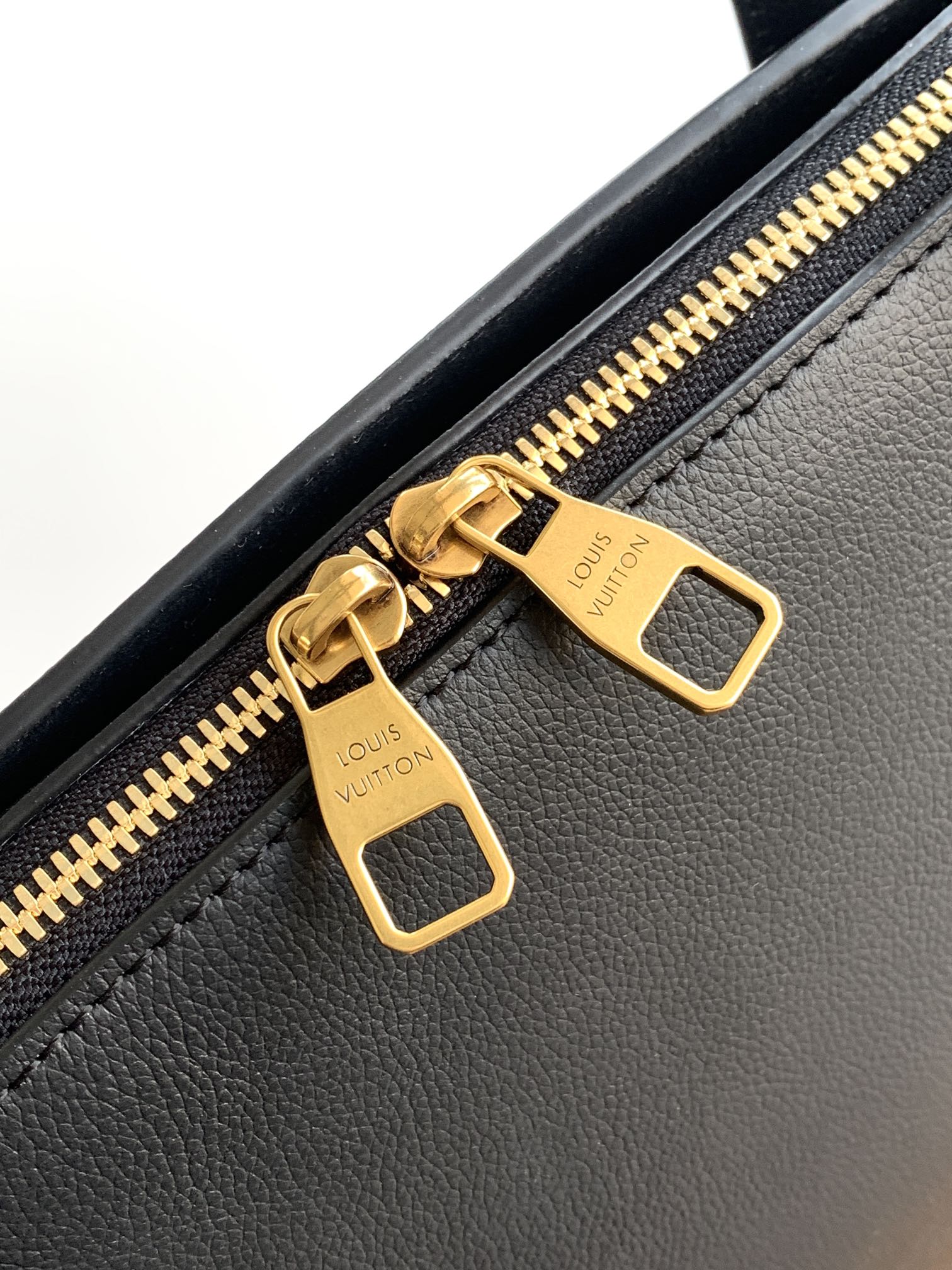 Louis Vuitton Basic Bag Cow Leather Black M-l