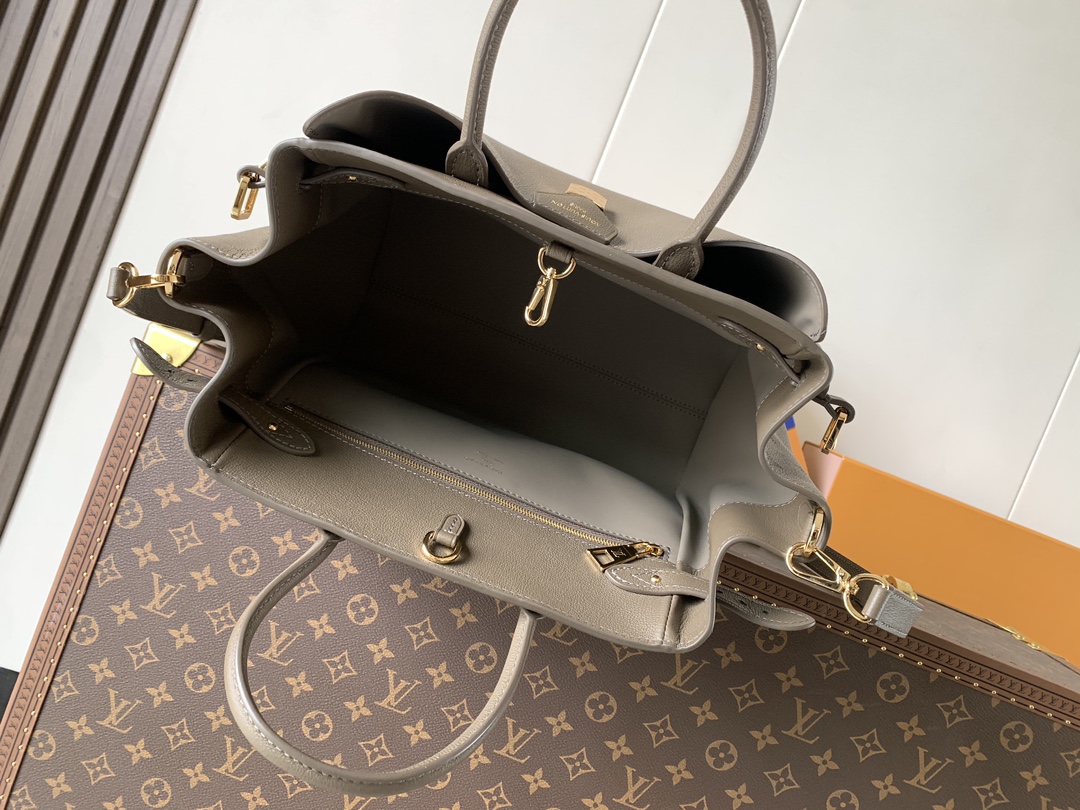 Louis Vuitton Basic Bag Cow Leather Black M-s