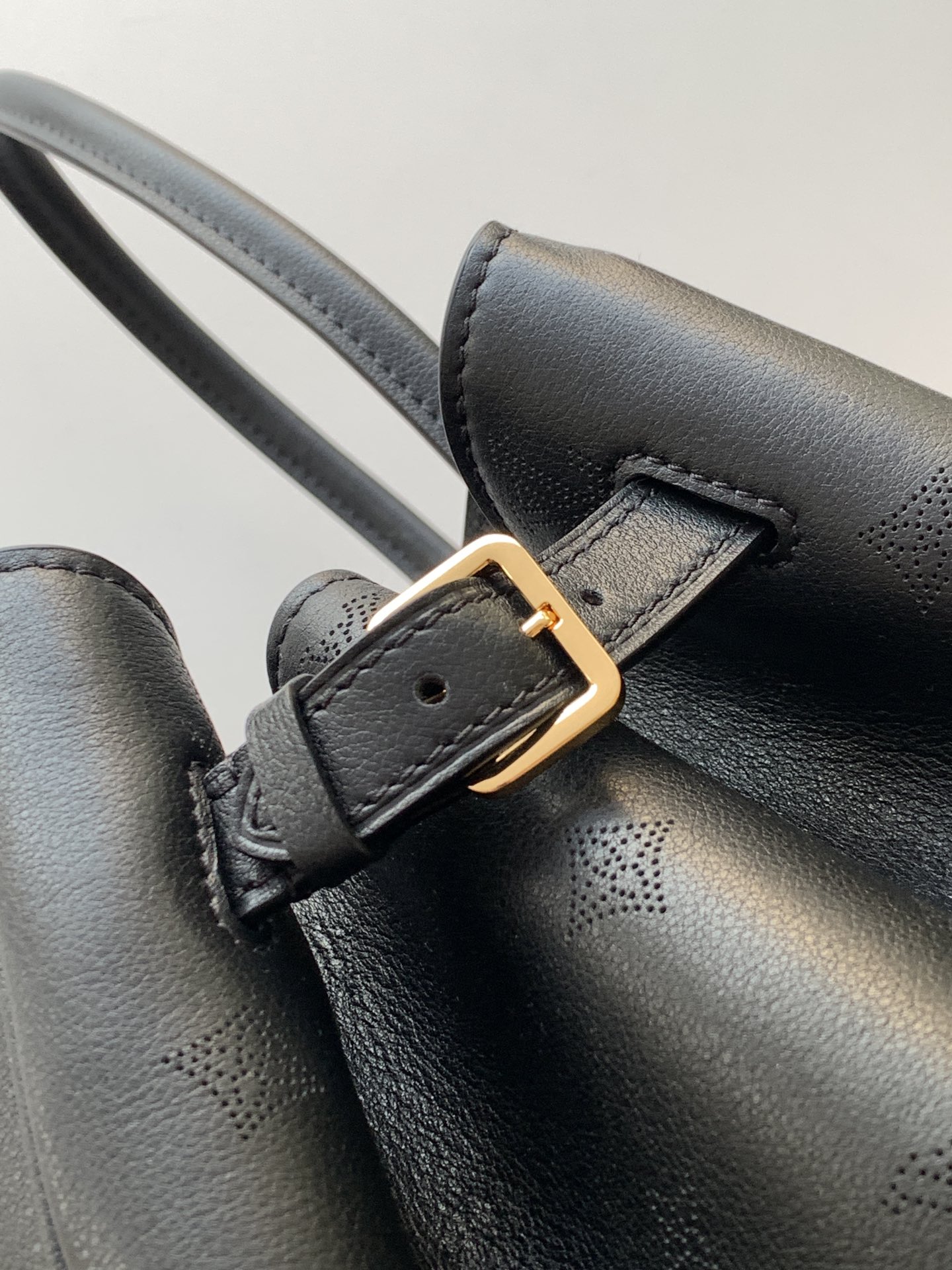 Louis Vuitton Basic Bag Cow Leather Black M-s