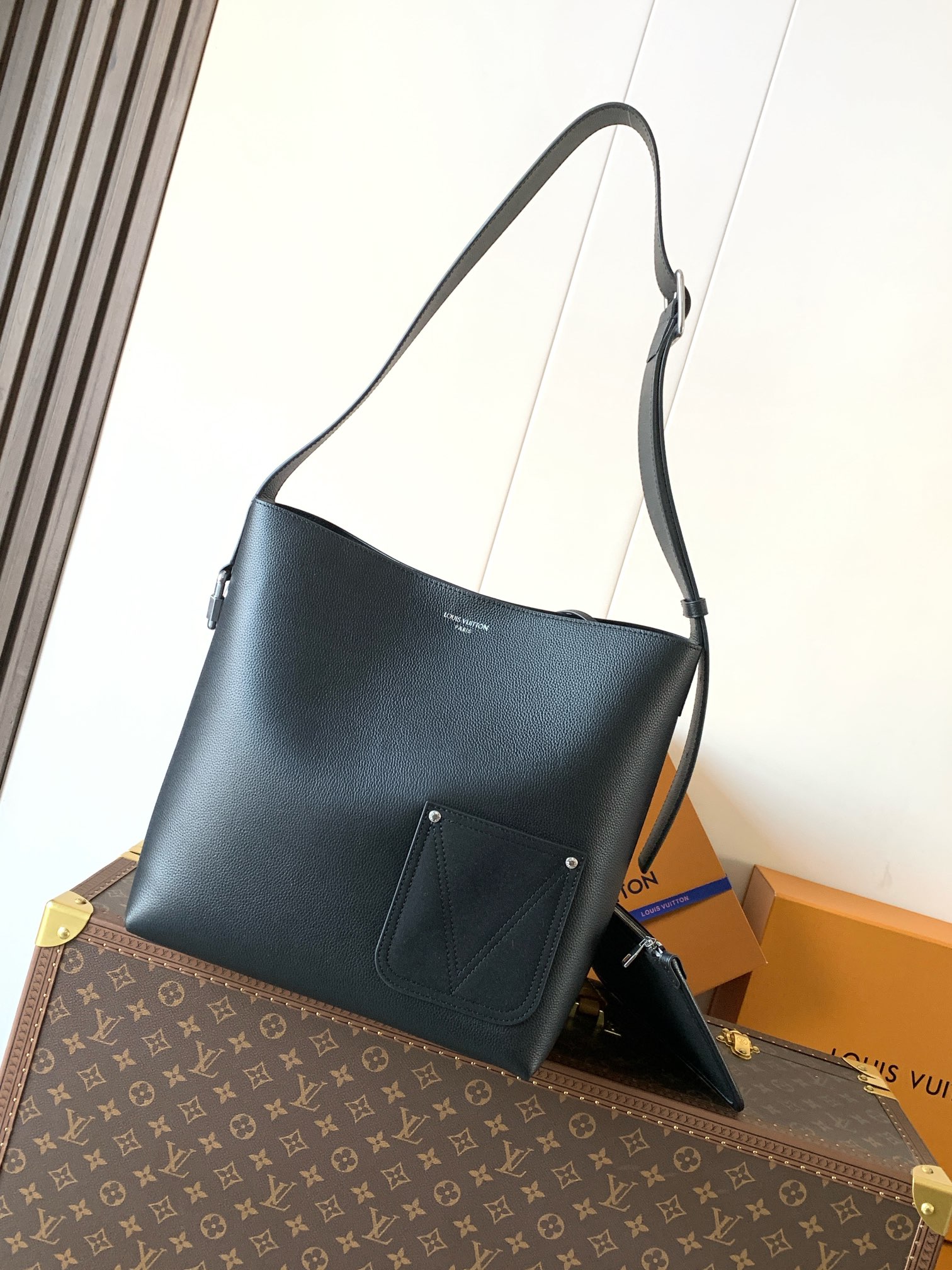 Louis Vuitton Basic Bag Cow Leather M-l-s