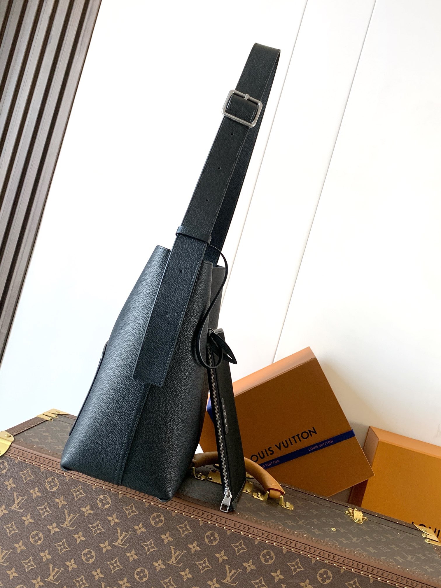 Louis Vuitton Basic Bag Cow Leather M-l-s