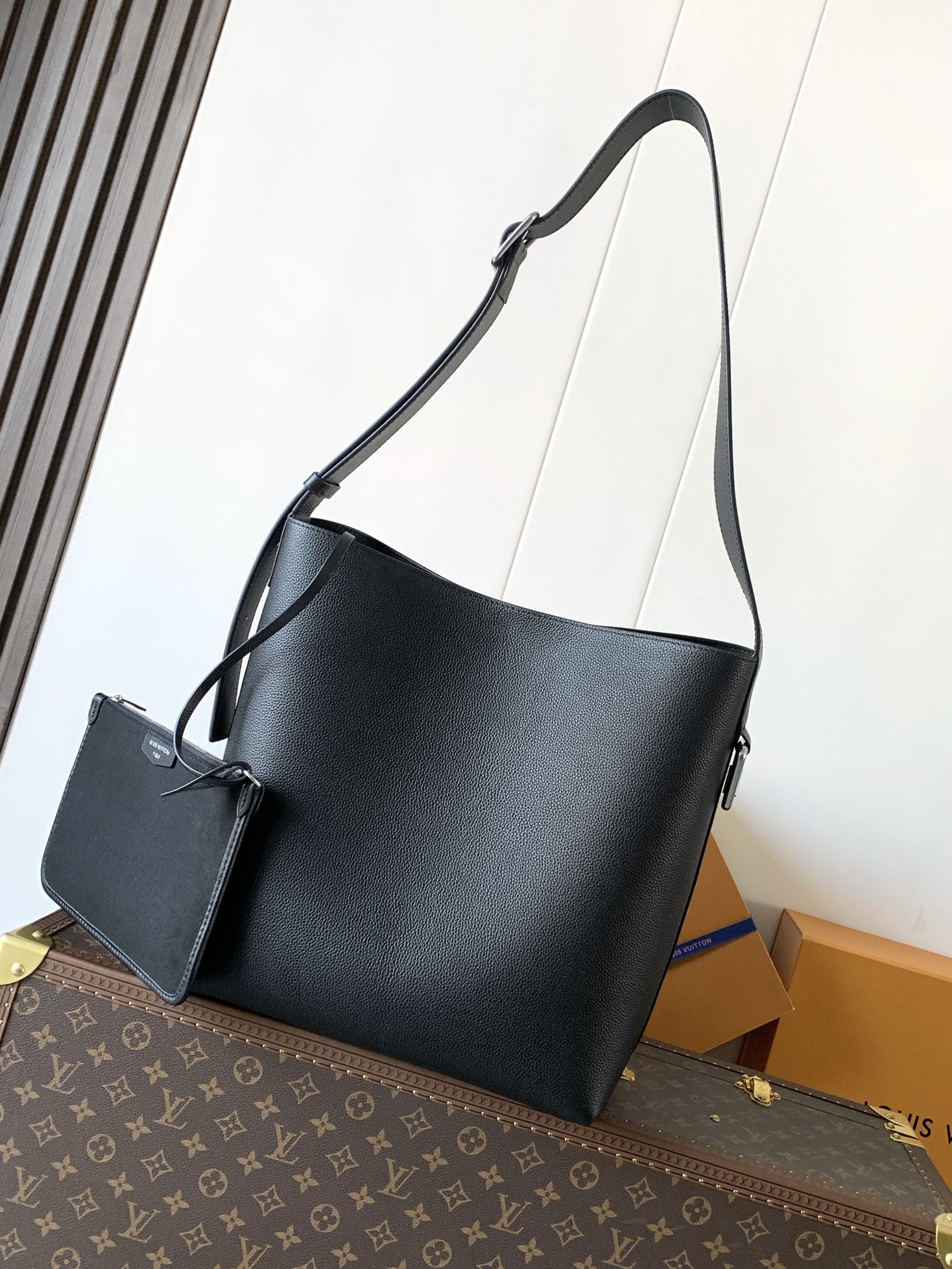 Louis Vuitton Basic Bag Cow Leather M-l-s