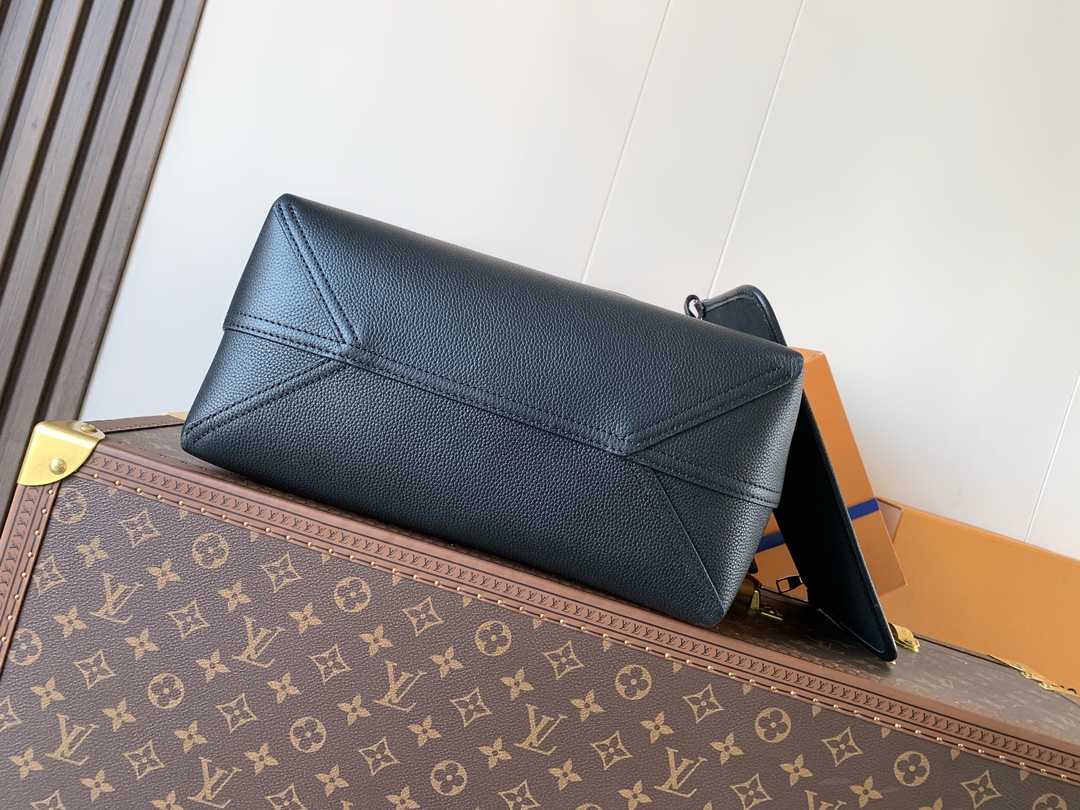 Louis Vuitton Basic Bag Cow Leather M-l-s
