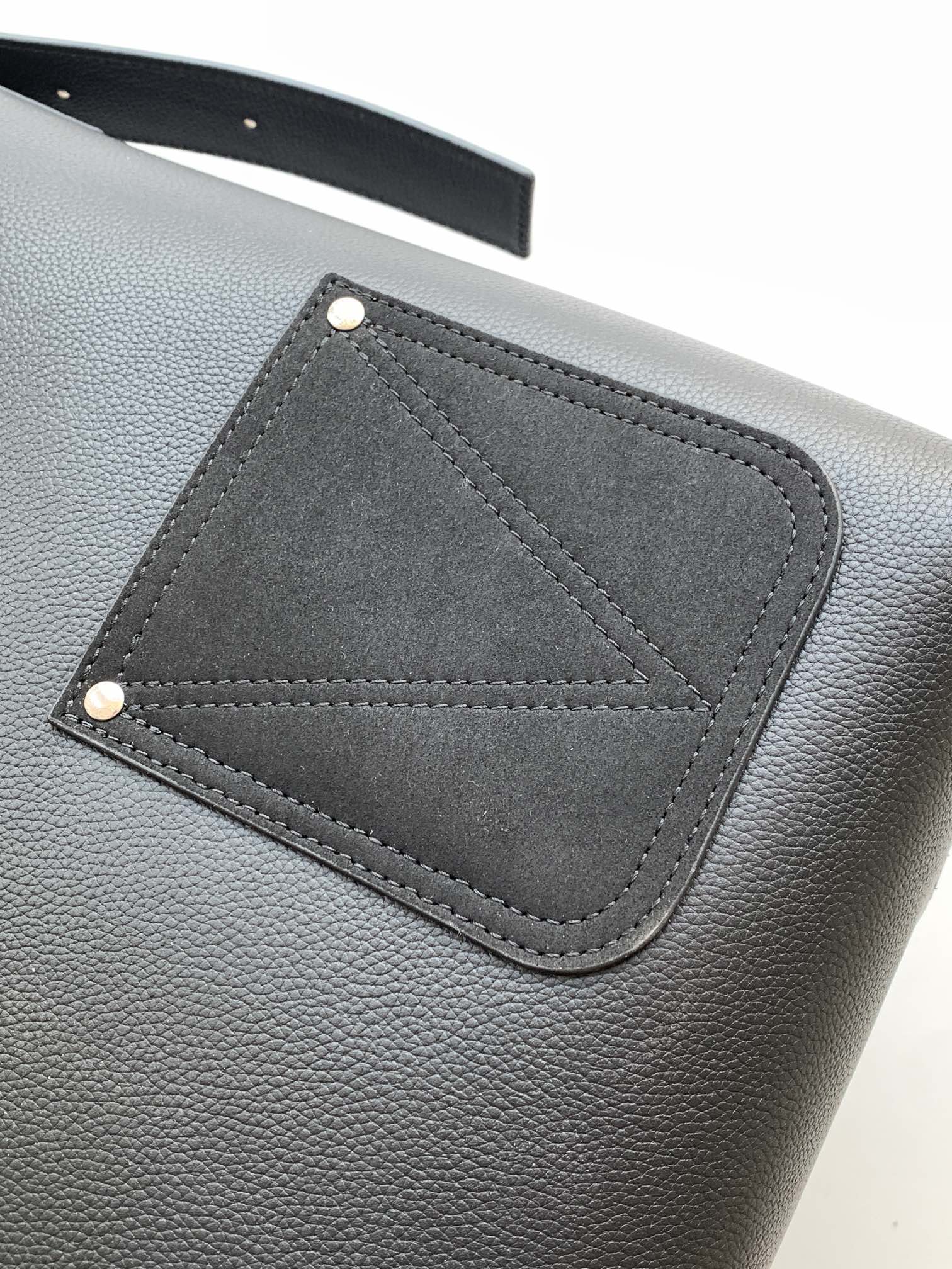 Louis Vuitton Basic Bag Cow Leather M-l-s