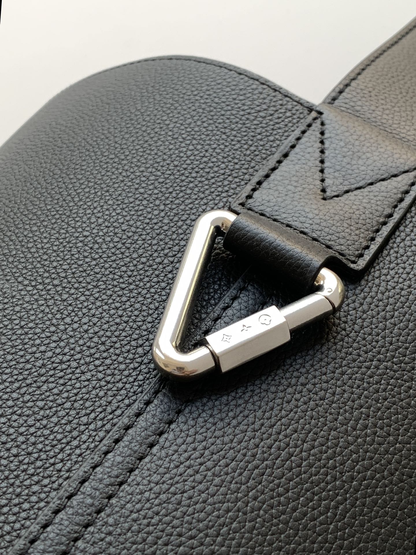 Louis Vuitton Basic Bag Cow Leather M-l-s