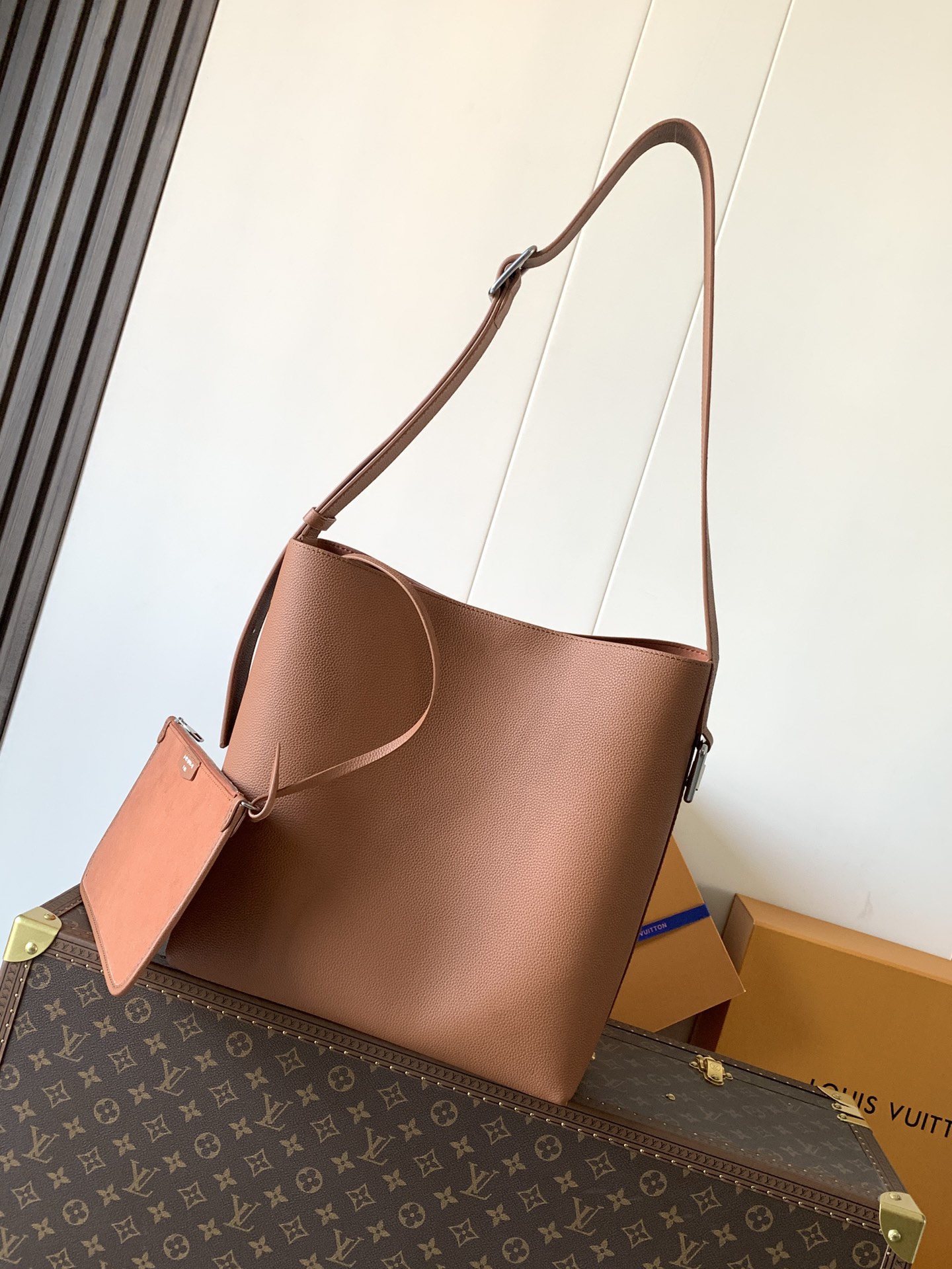 Louis Vuitton Basic Bag Cow Leather M-l-s