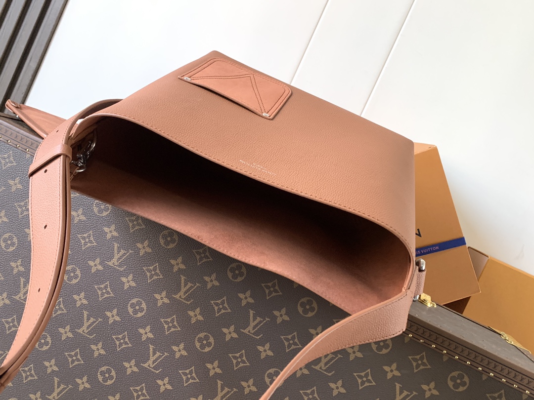 Louis Vuitton Basic Bag Cow Leather M-l-s