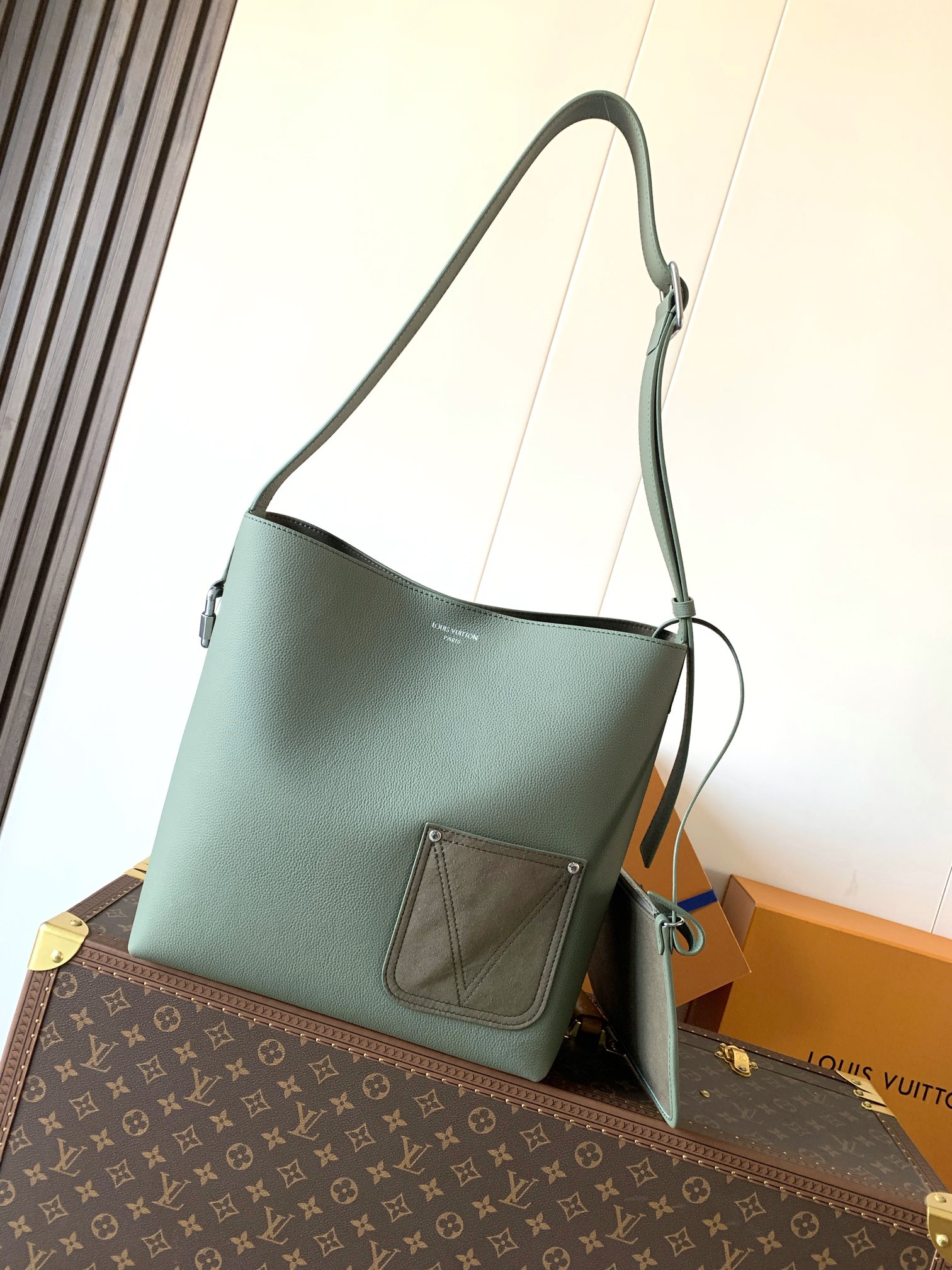 Louis Vuitton Basic Bag Cow Leather M-l-s