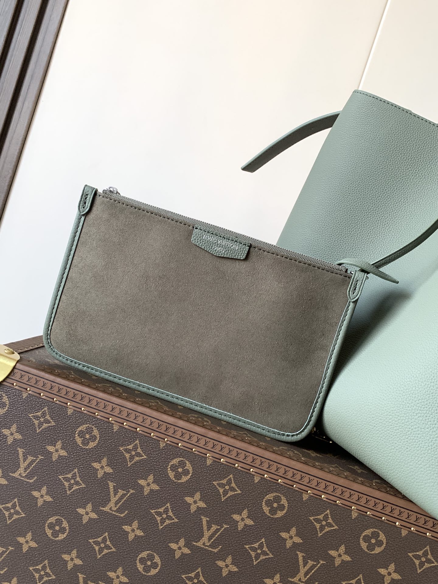 Louis Vuitton Basic Bag Cow Leather M-l-s