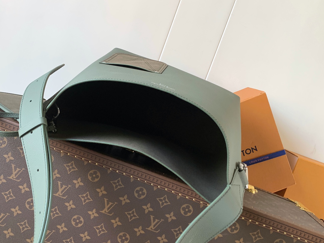 Louis Vuitton Basic Bag Cow Leather M-l-s