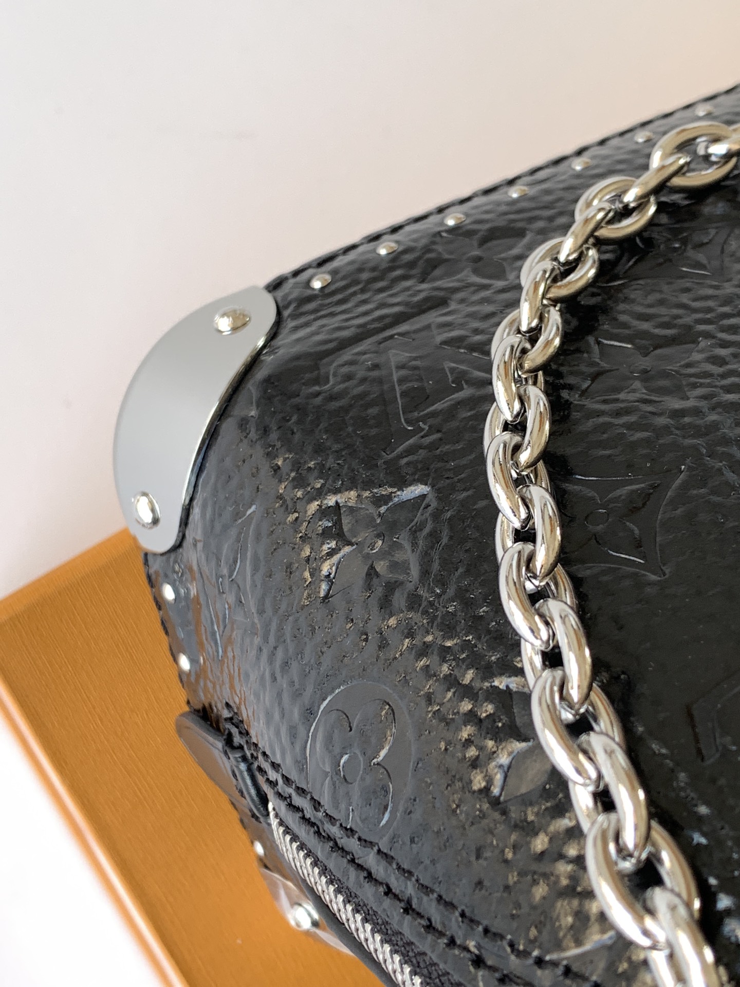 Louis Vuitton Basic Bag Cow Leather M-l-s