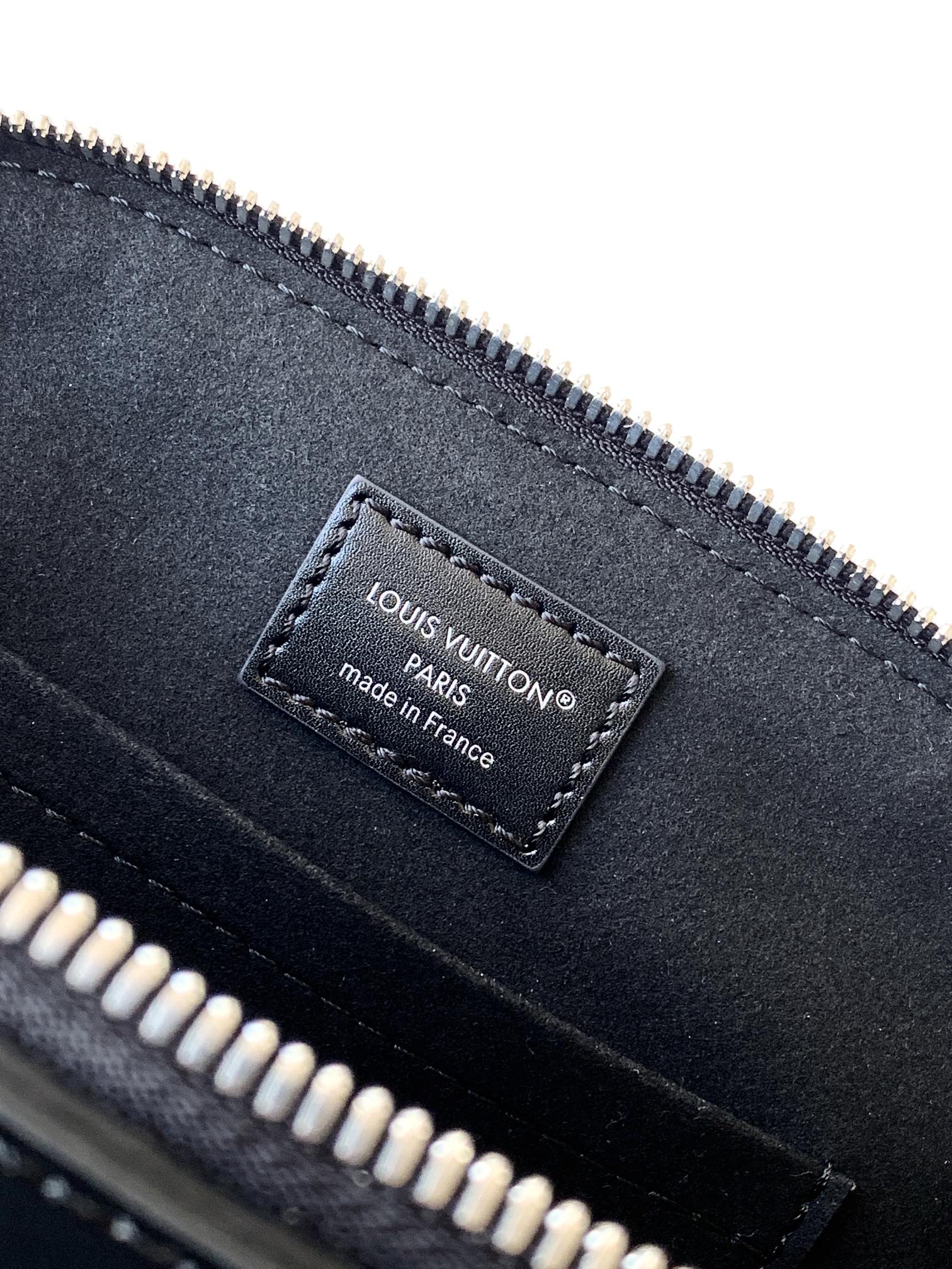 Louis Vuitton Basic Bag Cow Leather M-l-s