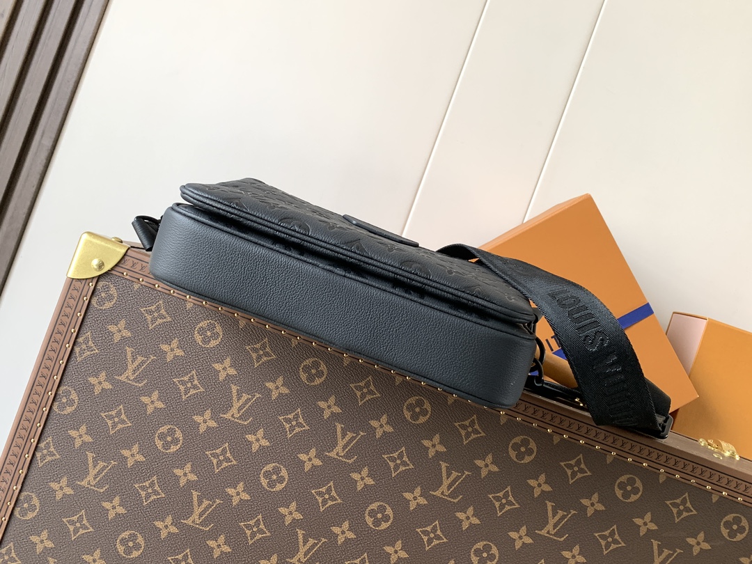 Louis Vuitton Messenger Bag Cow Leather Black M-s