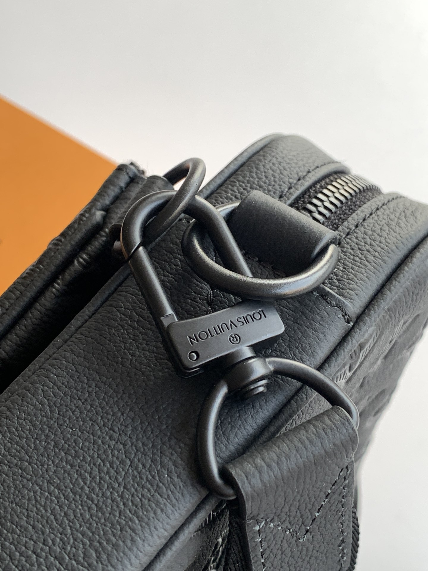 Louis Vuitton Messenger Bag Cow Leather Black M-s