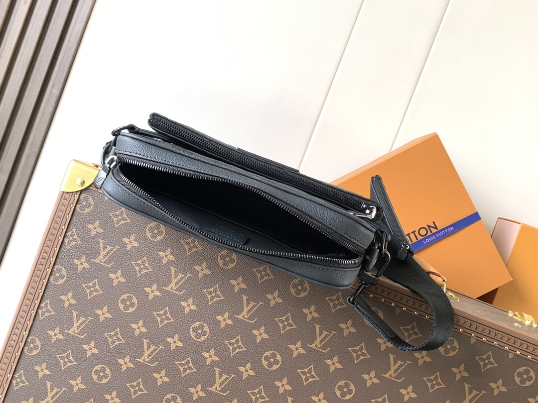 Louis Vuitton Messenger Bag Cow Leather Black M-s