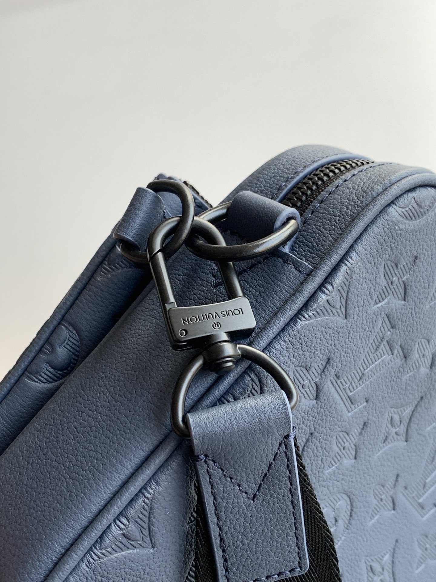 Louis Vuitton Messenger Bag Cow Leather Blue M-s