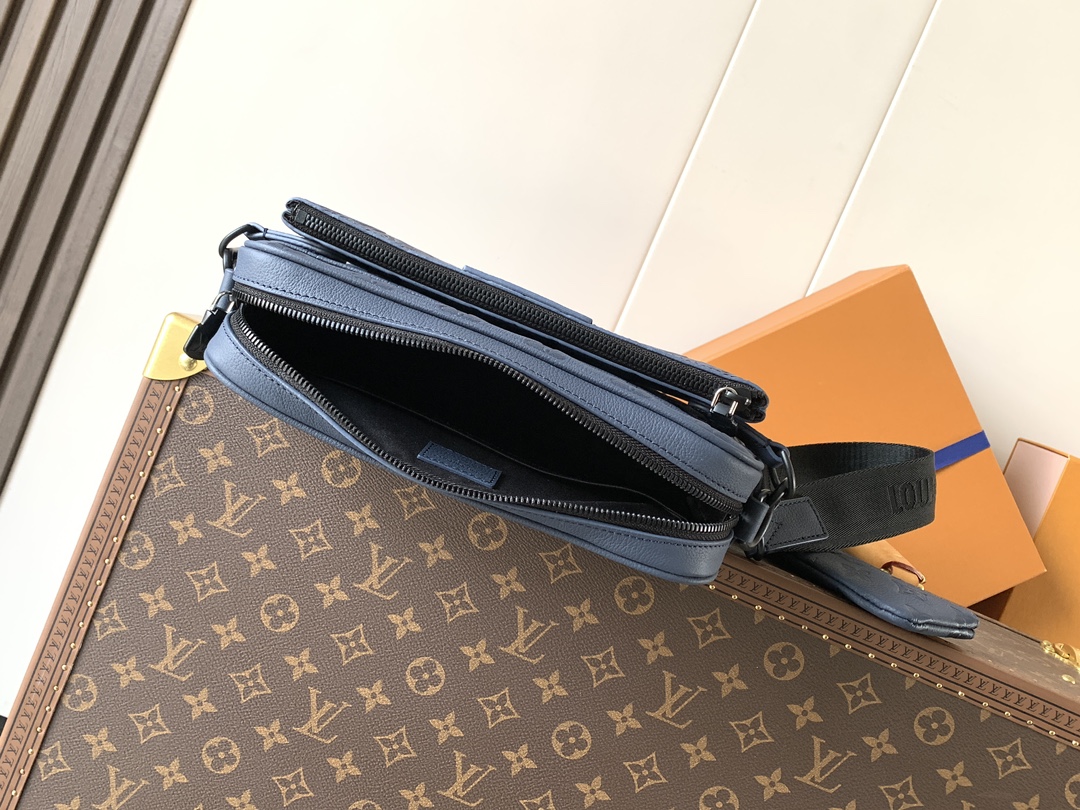 Louis Vuitton Messenger Bag Cow Leather Blue M-s
