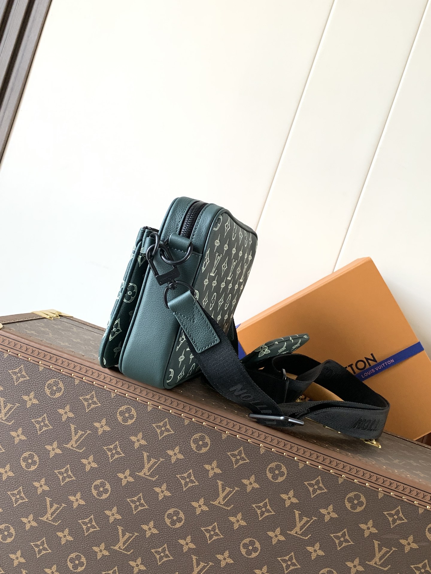 Louis Vuitton Messenger Bag Cow Leather Green M-s