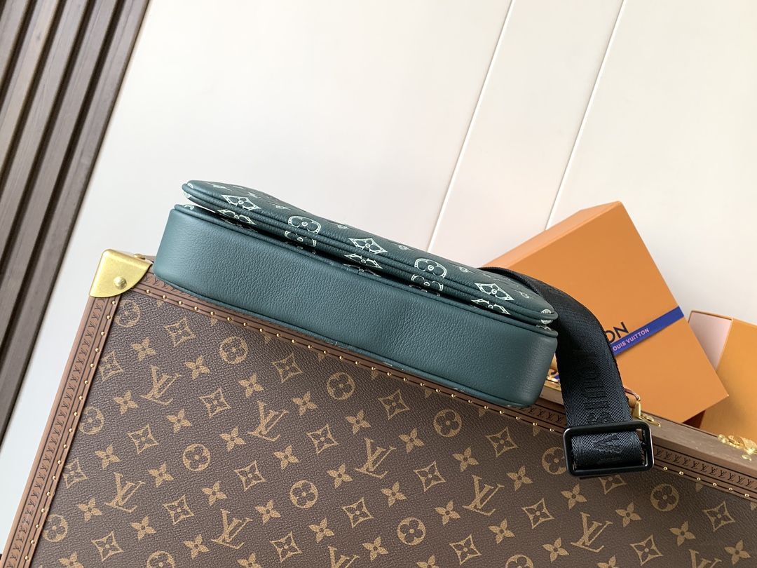 Louis Vuitton Messenger Bag Cow Leather Green M-s