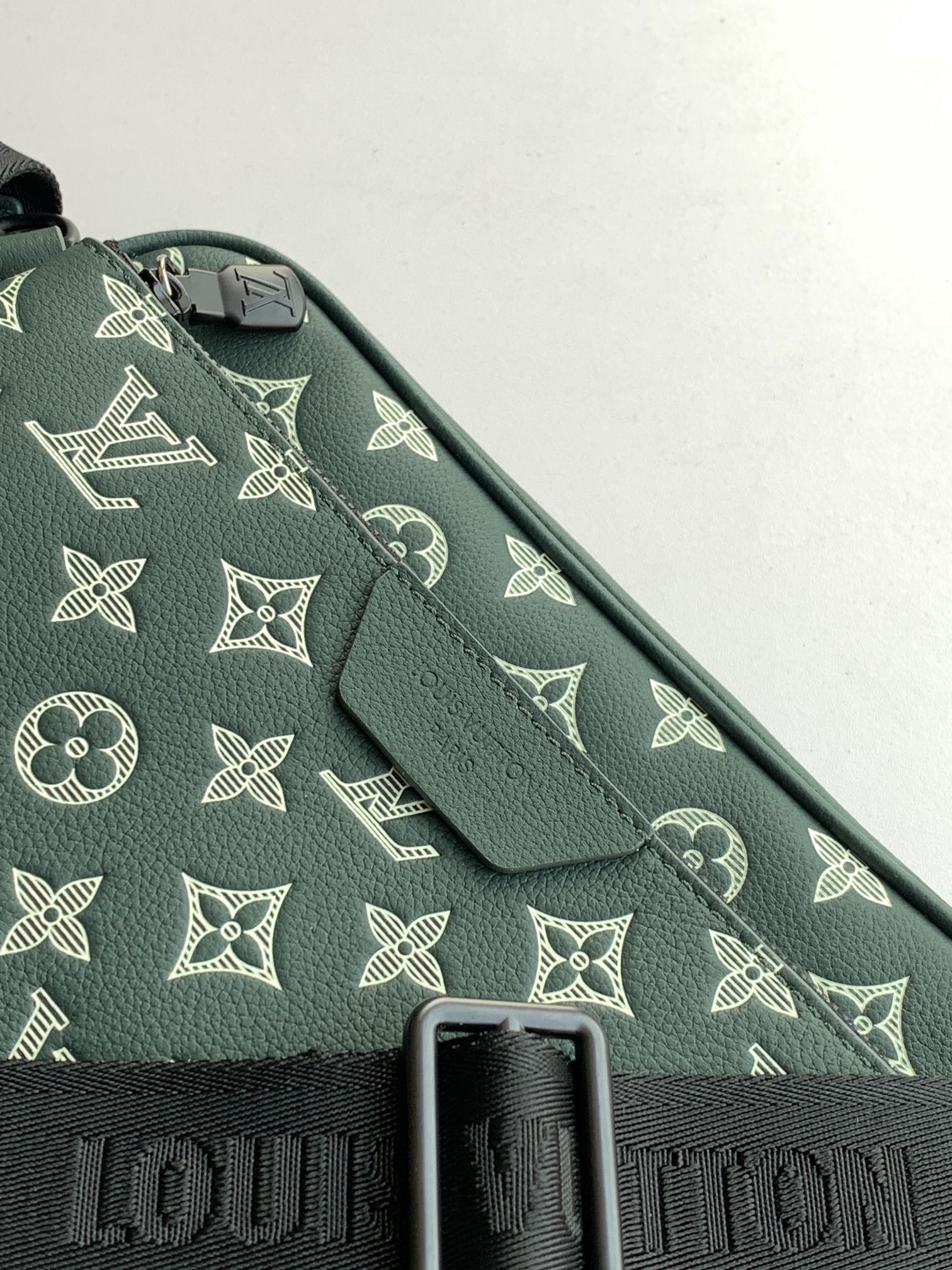 Louis Vuitton Messenger Bag Cow Leather Green M-s