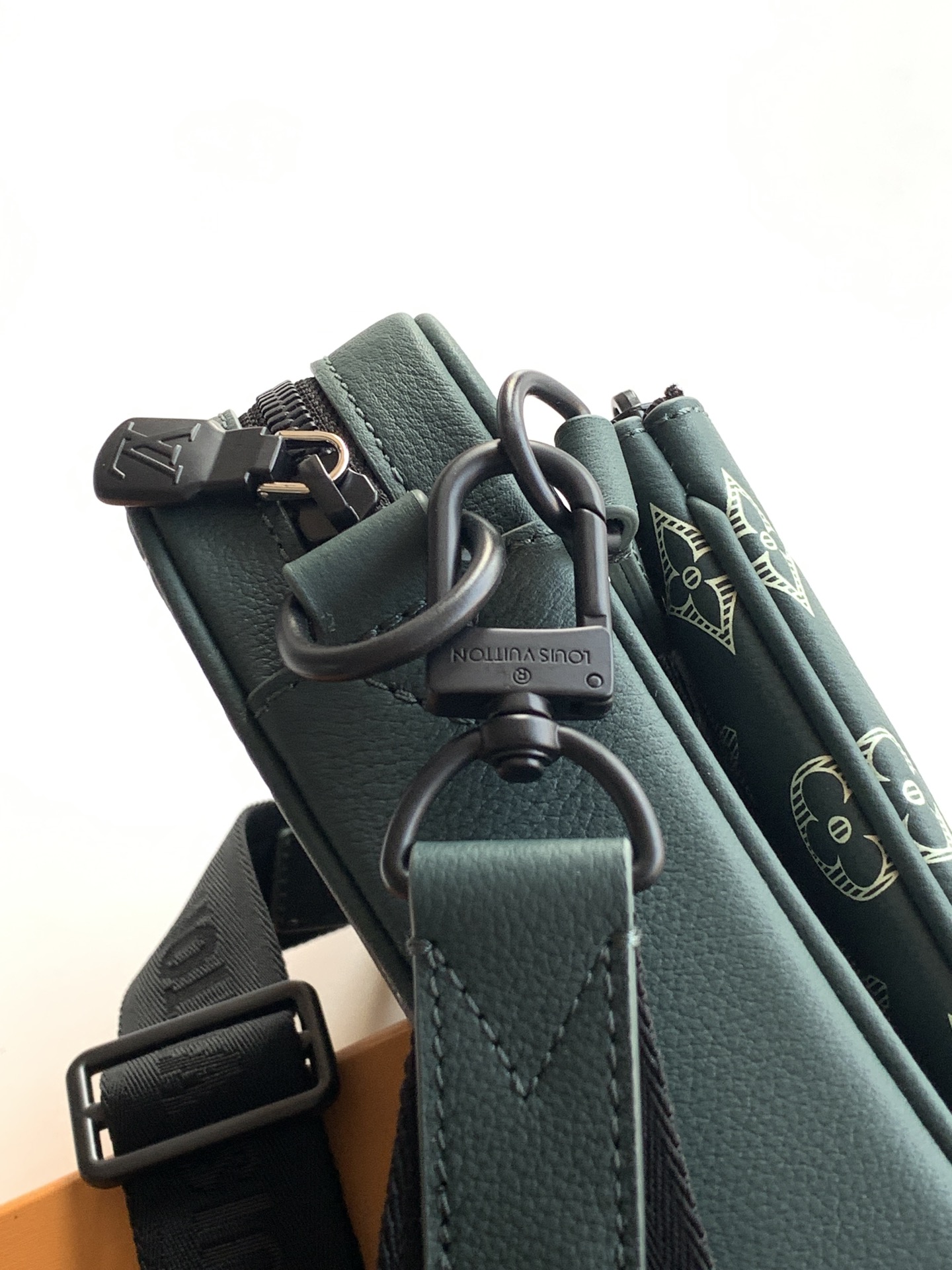 Louis Vuitton Messenger Bag Cow Leather Green M-s