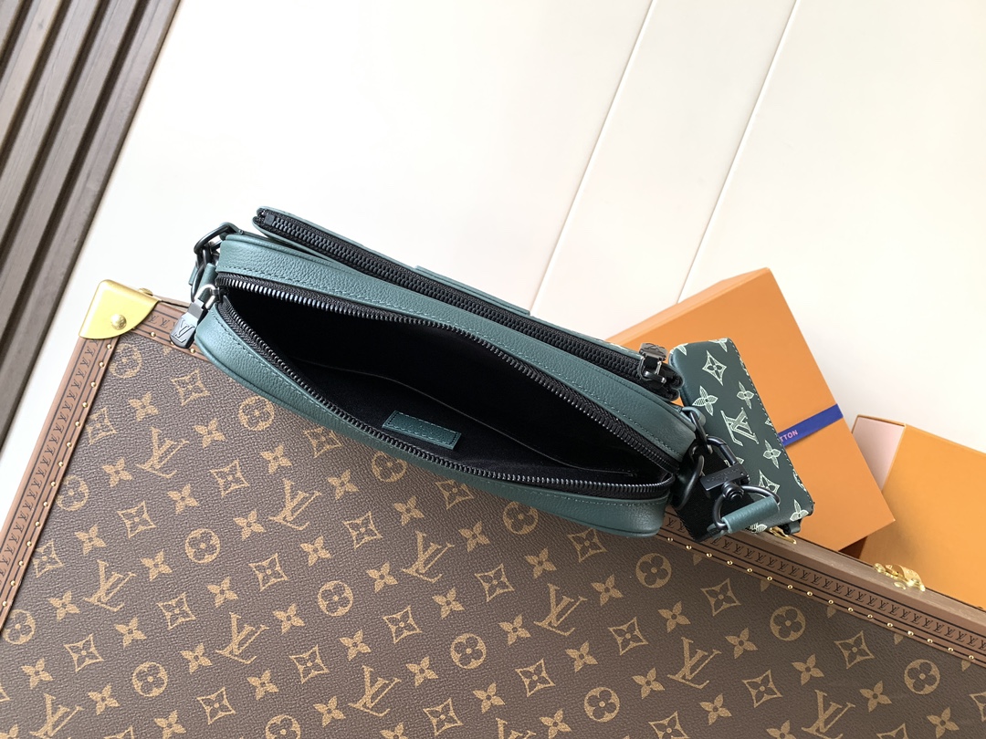 Louis Vuitton Messenger Bag Cow Leather Green M-s