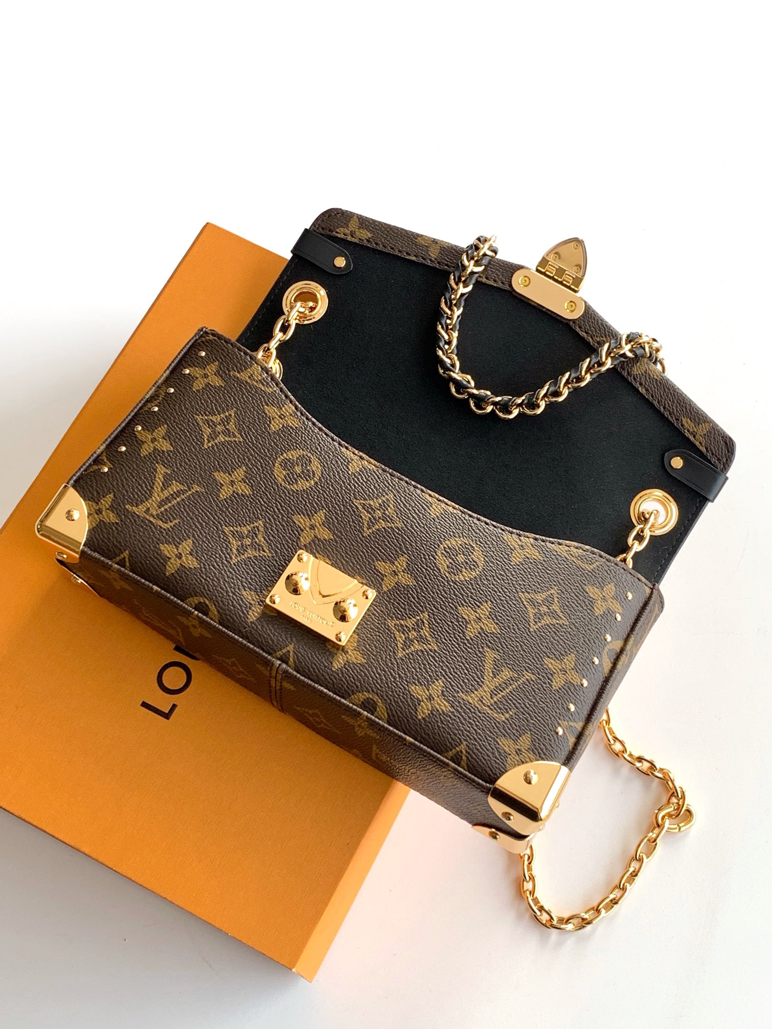 Louis Vuitton Basic Bag Cow Leather M-l-s