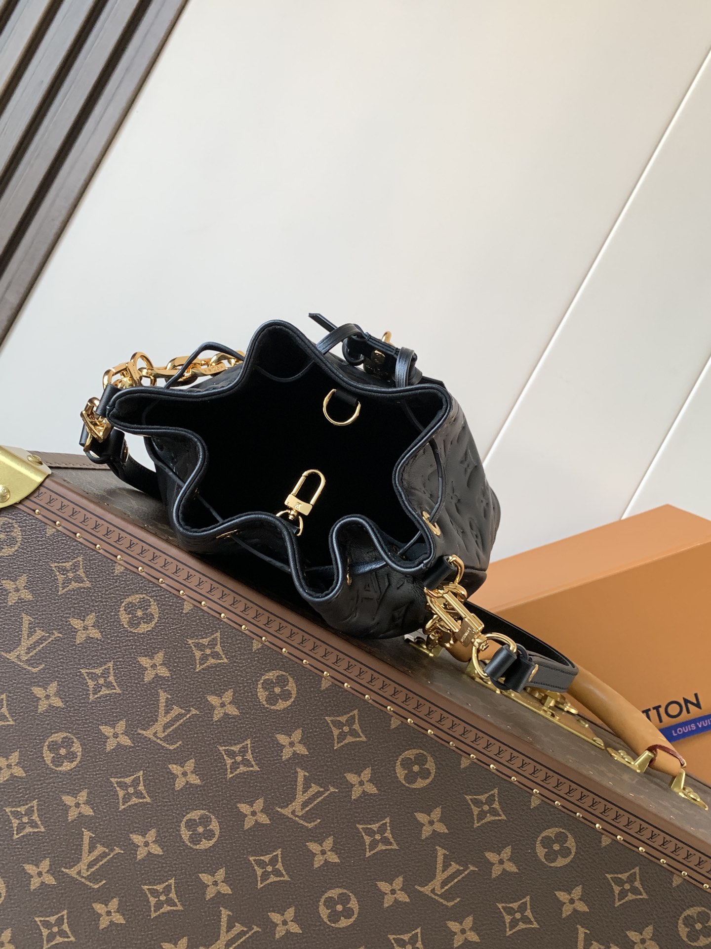 Louis Vuitton Basic Bag Cow Leather Black M-l-s