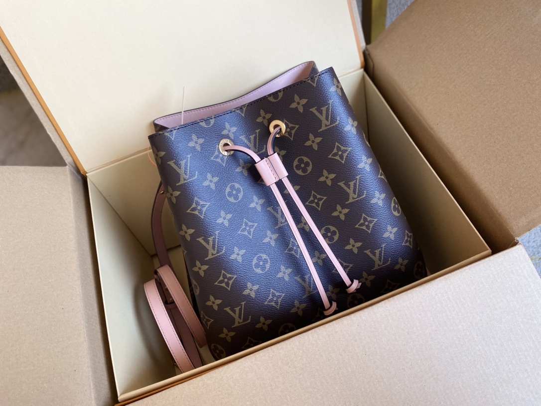 Louis Vuitton Bucket Bag Canvas Black M