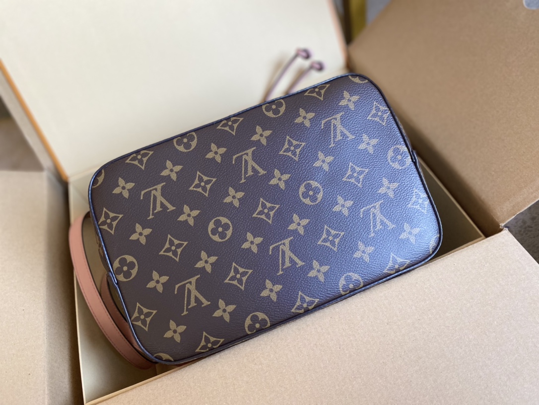 Louis Vuitton Bucket Bag Canvas Black M