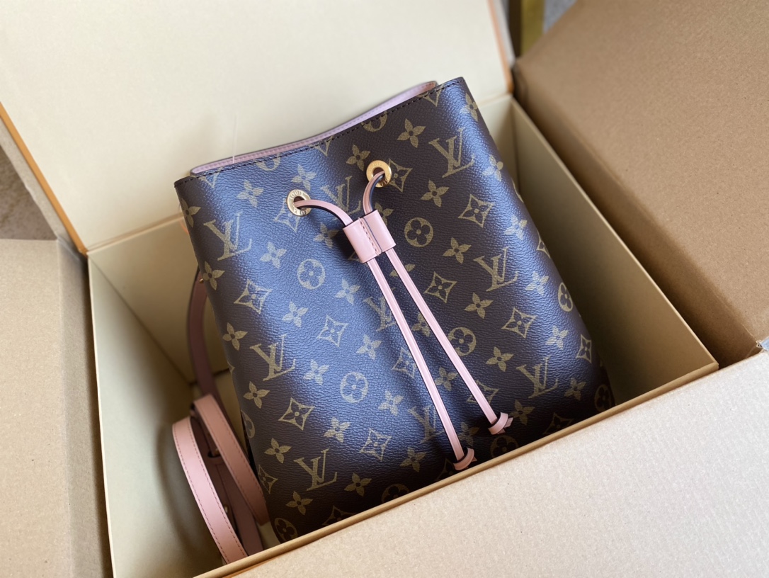 Louis Vuitton Bucket Bag Canvas Black M