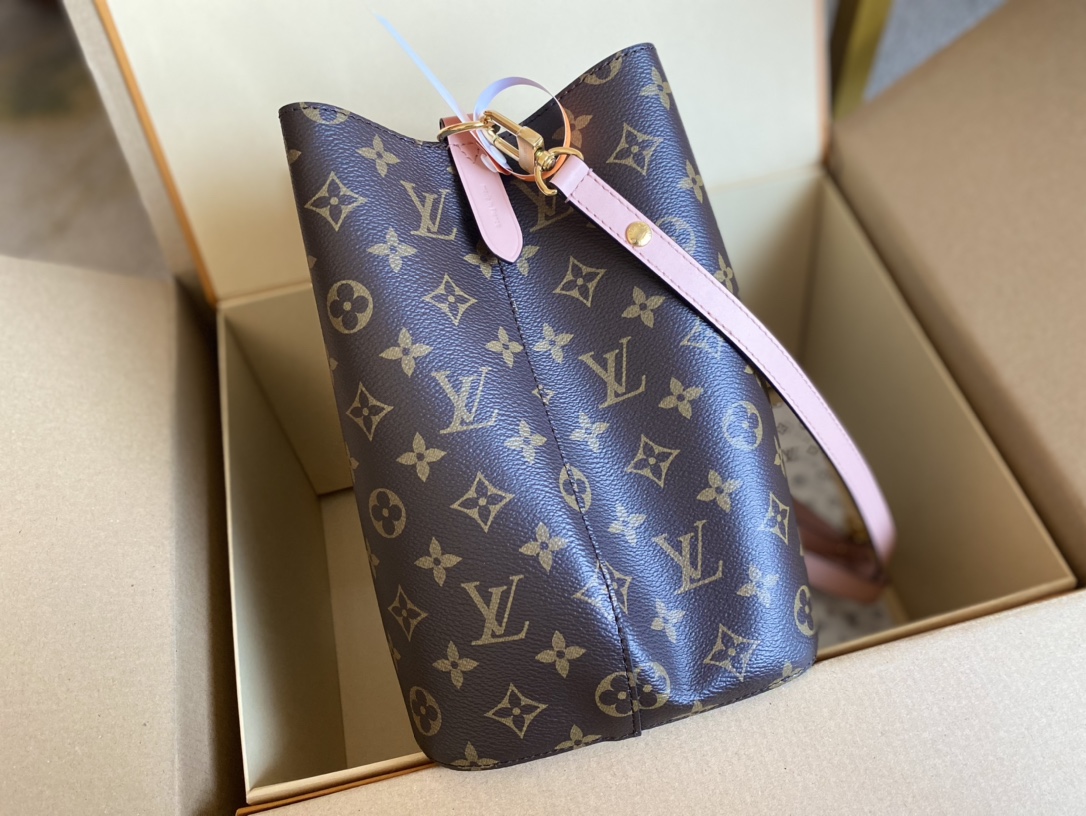 Louis Vuitton Bucket Bag Canvas Black M