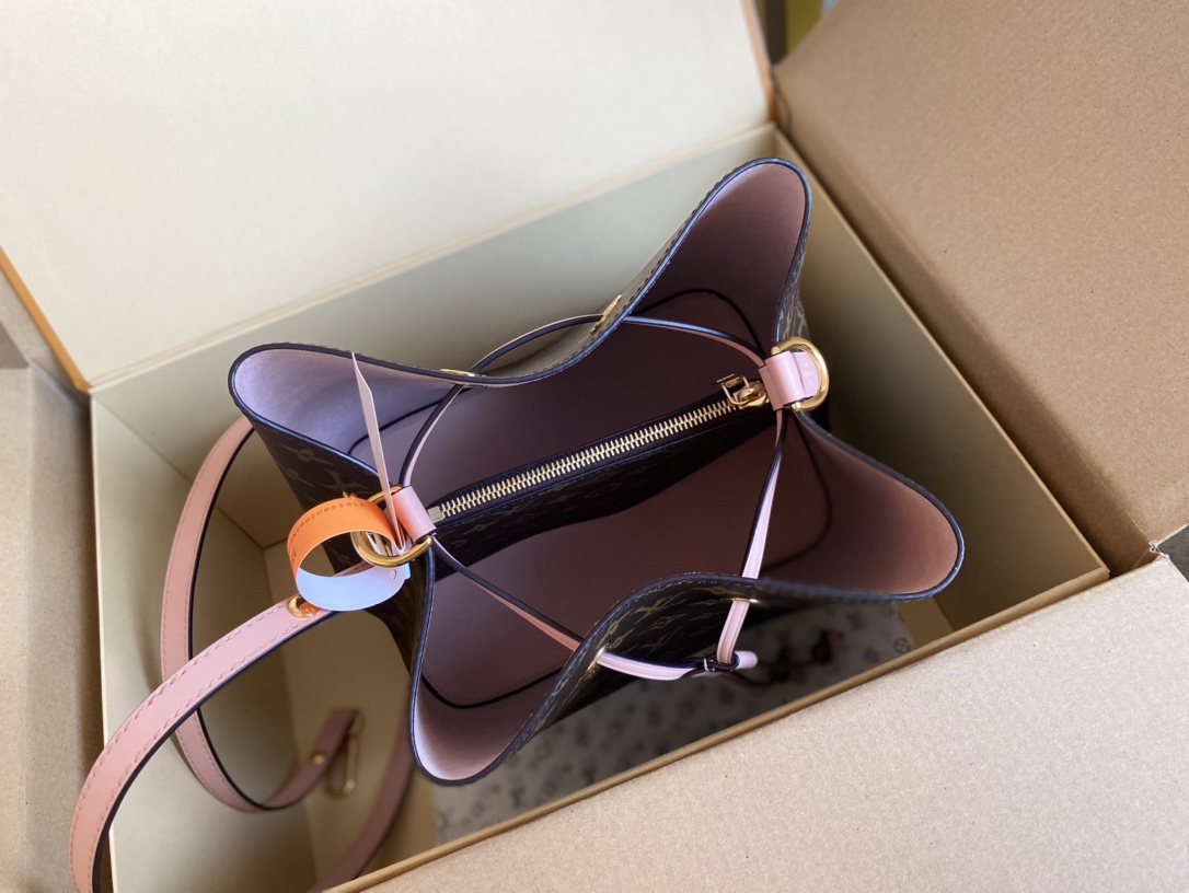 Louis Vuitton Bucket Bag Canvas Black M