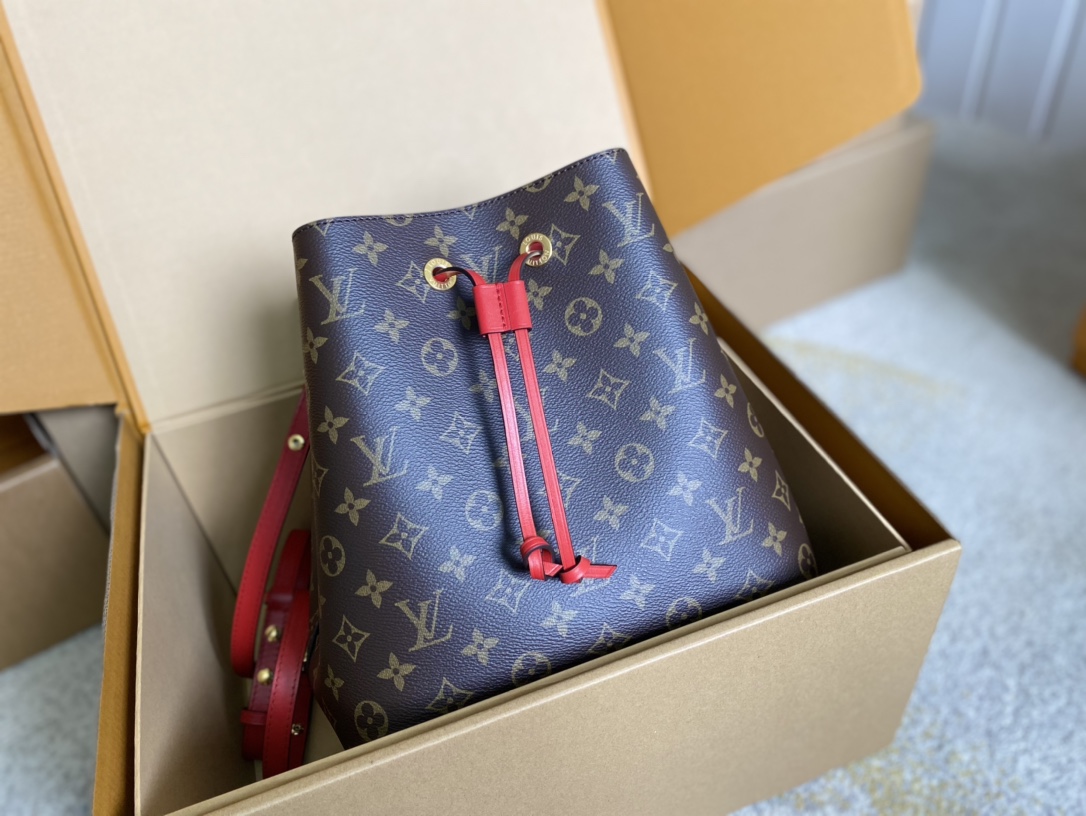 Louis Vuitton Bucket Bag Canvas Black M