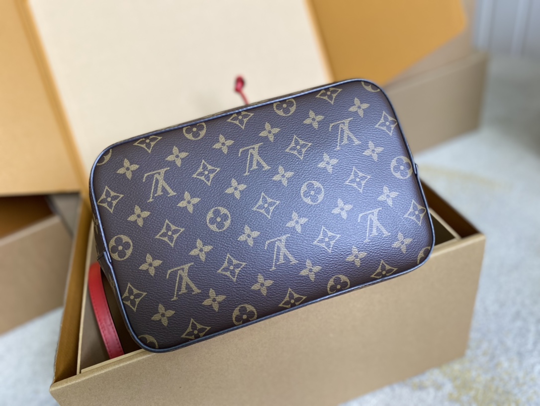 Louis Vuitton Bucket Bag Canvas Black M