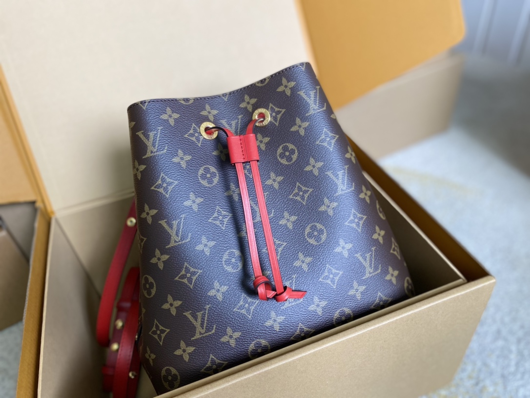 Louis Vuitton Bucket Bag Canvas Black M
