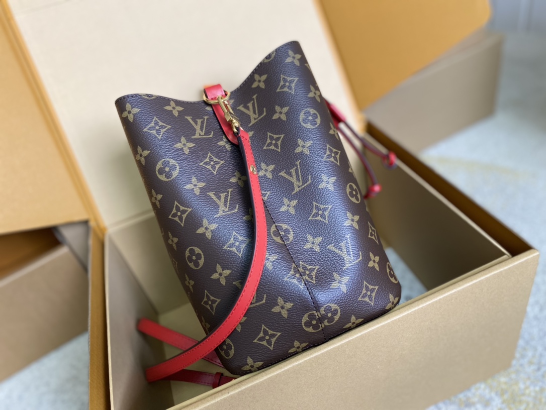 Louis Vuitton Bucket Bag Canvas Black M
