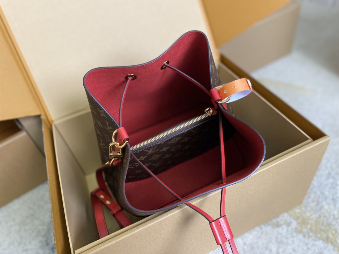 Louis Vuitton Bucket Bag Canvas Black M