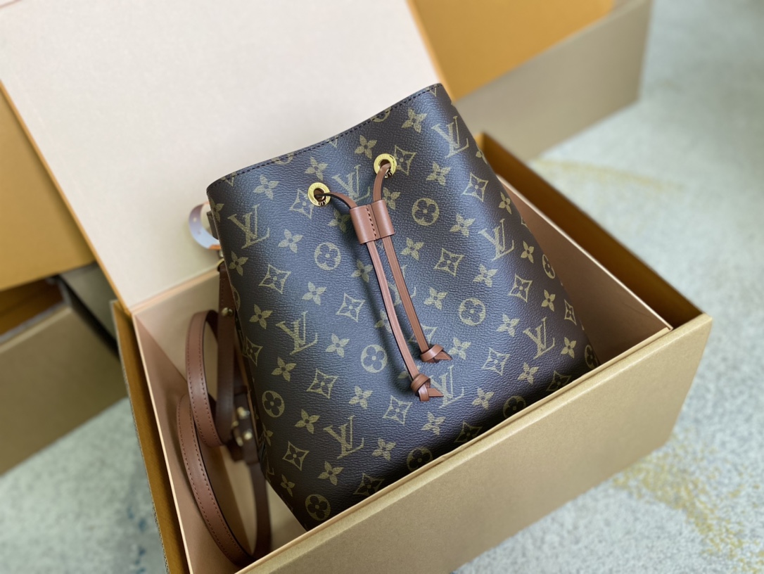 Louis Vuitton Bucket Bag Canvas Black M