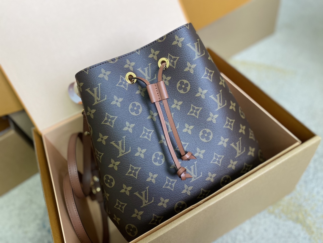 Louis Vuitton Bucket Bag Canvas Black M
