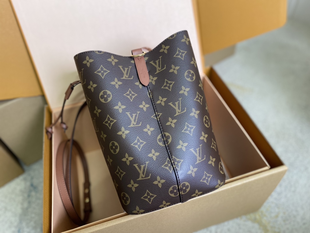 Louis Vuitton Bucket Bag Canvas Black M