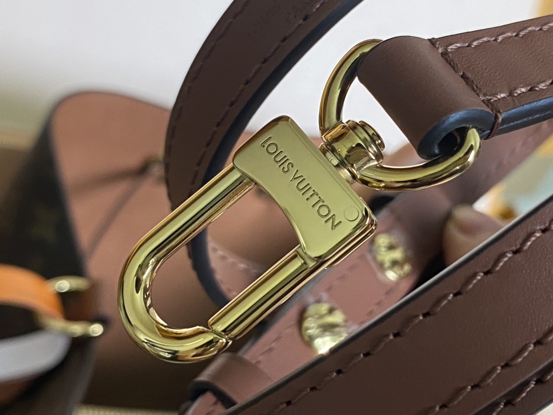 Louis Vuitton Bucket Bag Canvas Black M