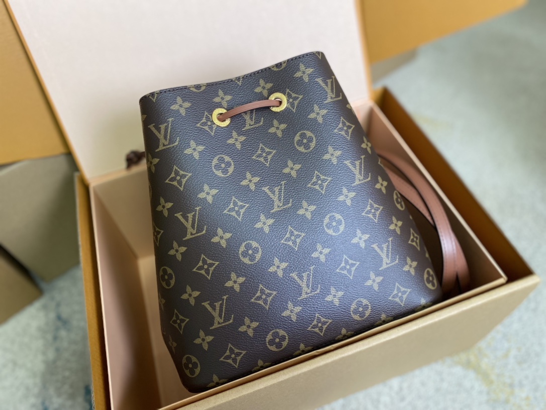 Louis Vuitton Bucket Bag Canvas Black M