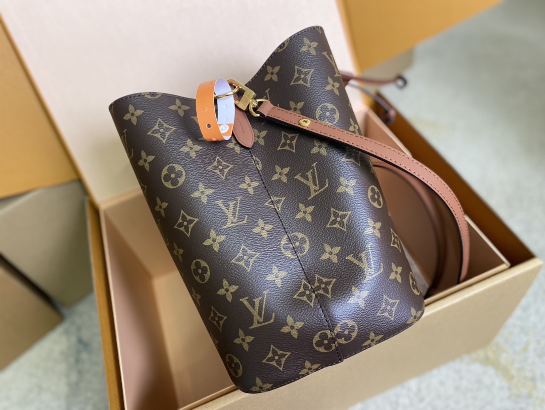Louis Vuitton Bucket Bag Canvas Black M