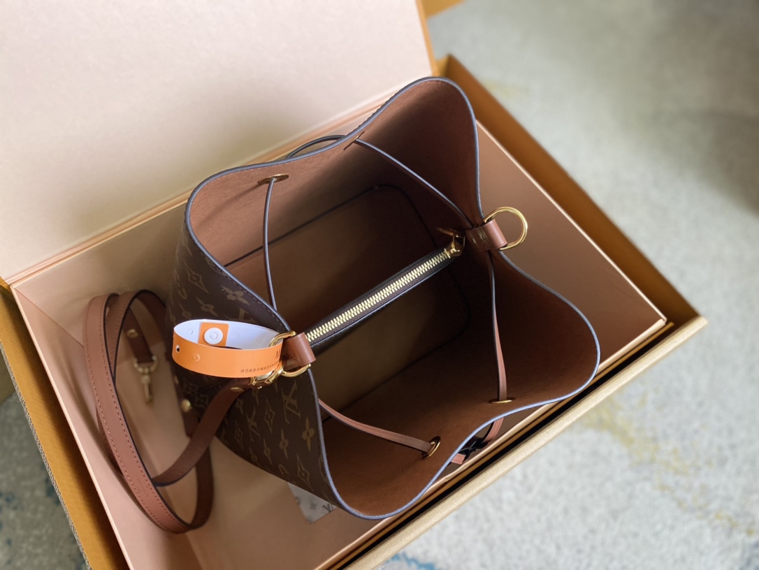 Louis Vuitton Bucket Bag Canvas Black M