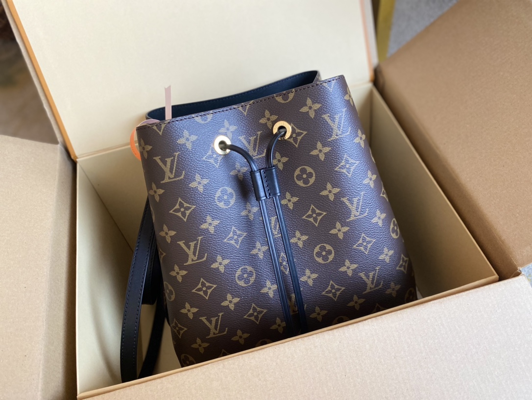 Louis Vuitton Bucket Bag Canvas Black M