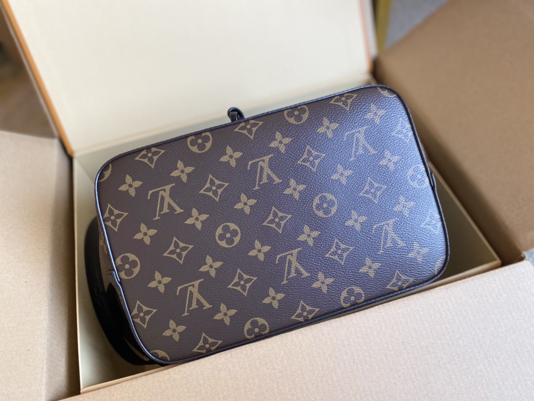 Louis Vuitton Bucket Bag Canvas Black M