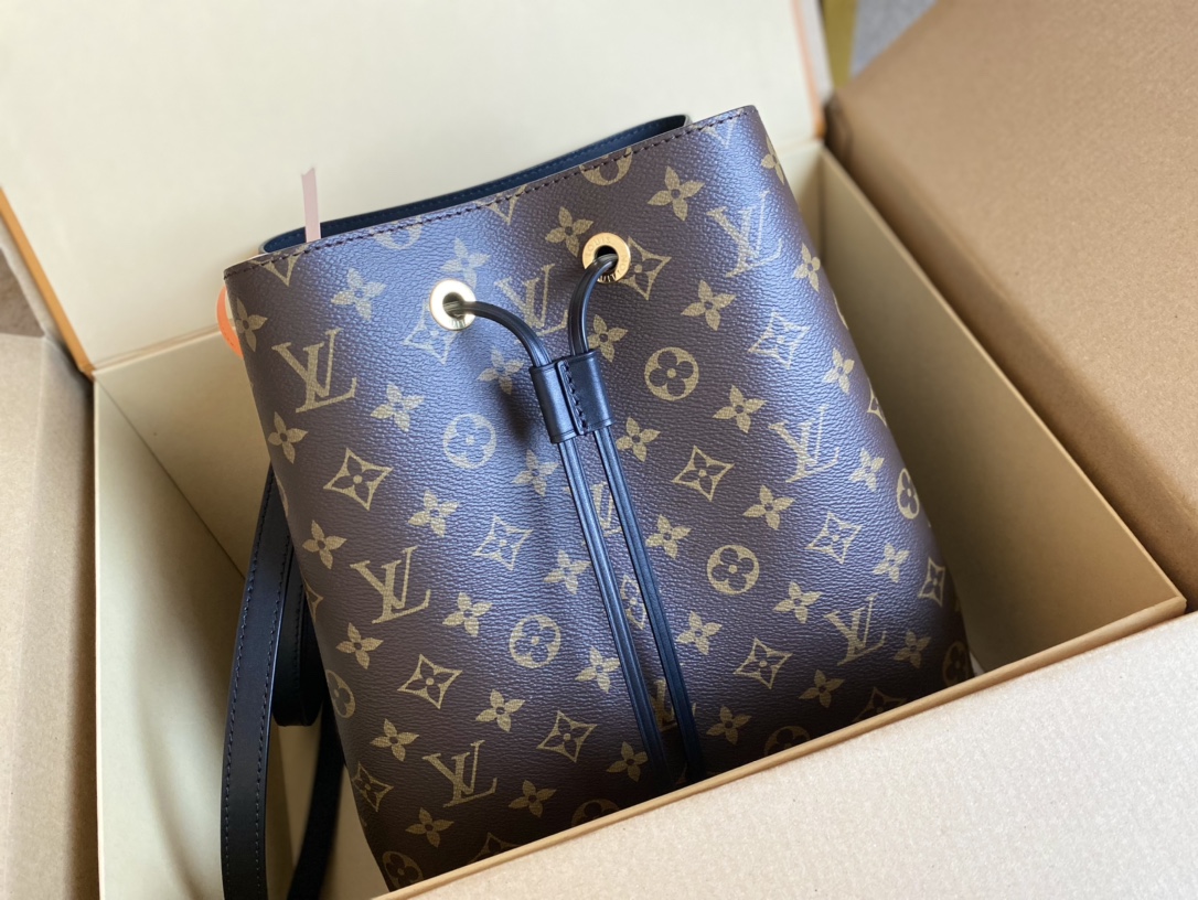 Louis Vuitton Bucket Bag Canvas Black M